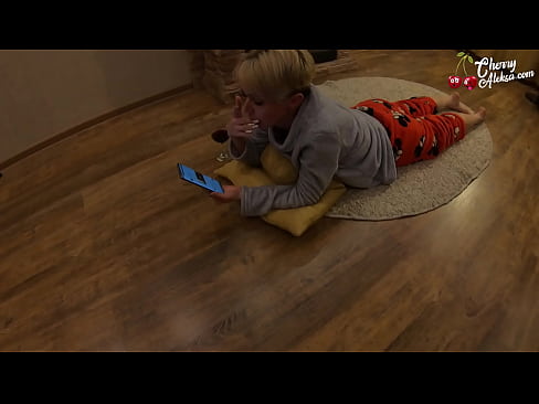 ❤️ Bláznivá blondýnka kouří obrovské péro a poskakuje na něm - anální sex Anal video u cs.hentaiser.ru ﹏